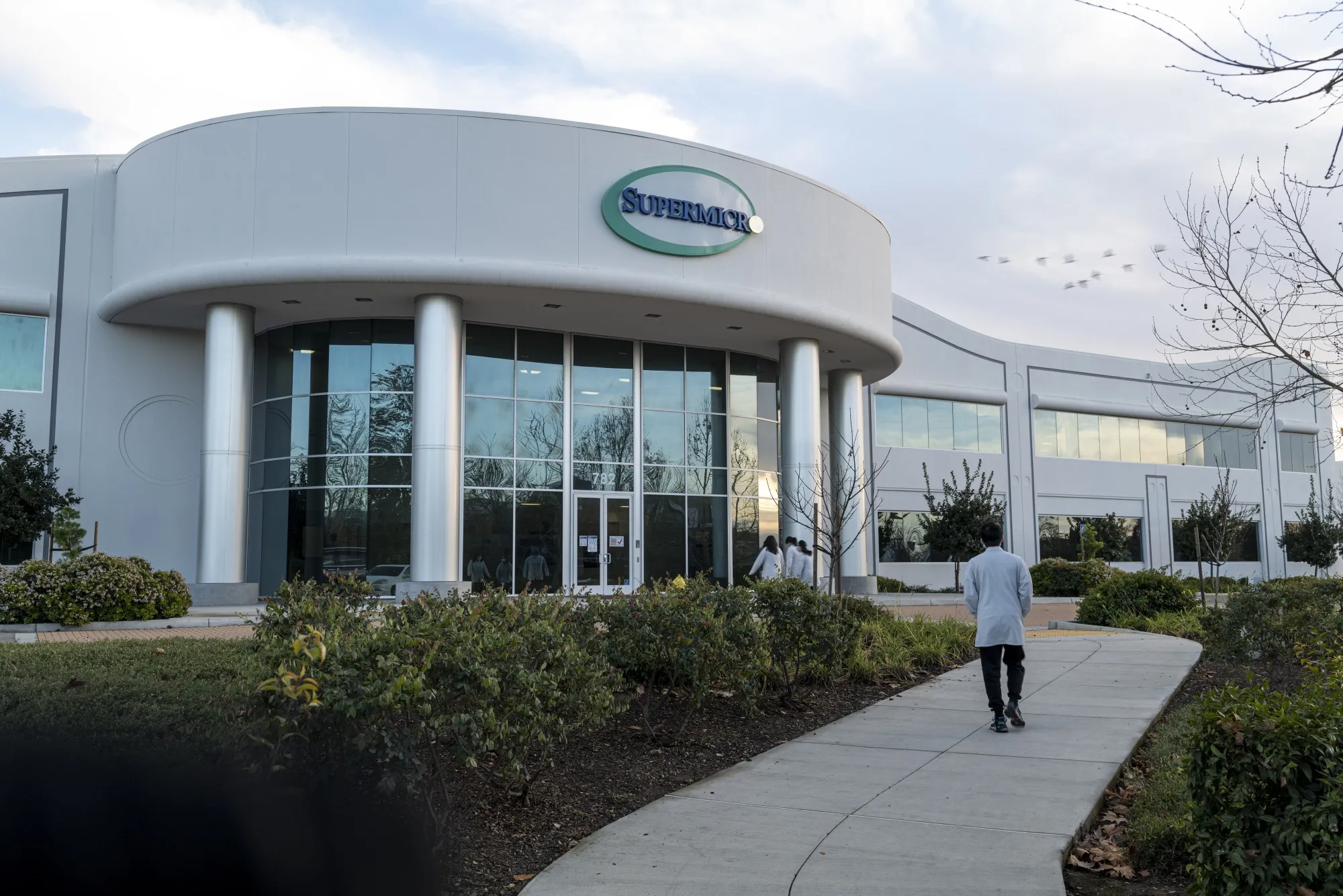 Super Micro Hires New Auditor to Preserve Nasdaq Listing; Shares Surge 37%