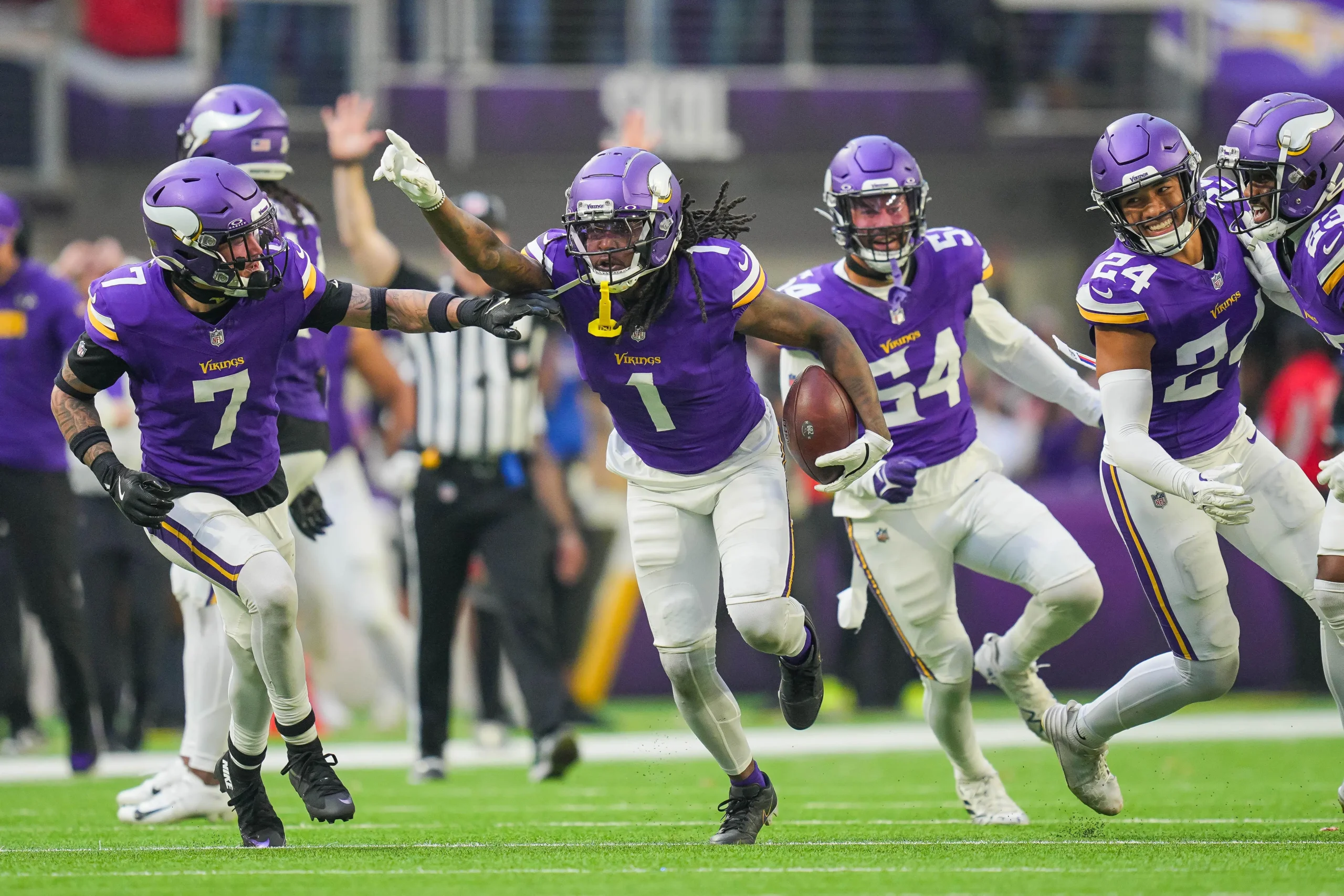 Key Snap Counts and PFF Grades from Vikings’ Victory Against Falcons