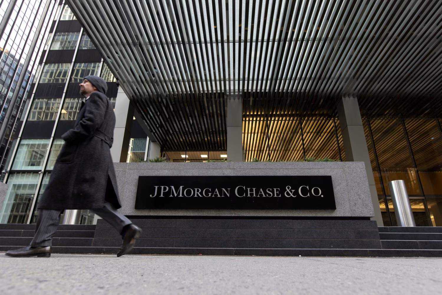 JPMorgan Raises Recession Risk to 60%